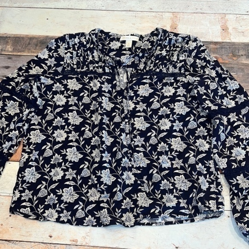 Chelsea & Violet Top Size Small …………0035